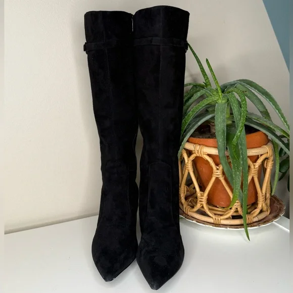 Bandolino Black Suede Knee High Boots Pointed Toe Kitten Heel Size 6.5 Classic - Picture 3 of 11